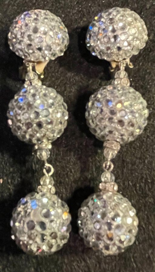 Costume Jewelry Makers to Buy Dr. Lori Ph.D. Antiques Appraiser